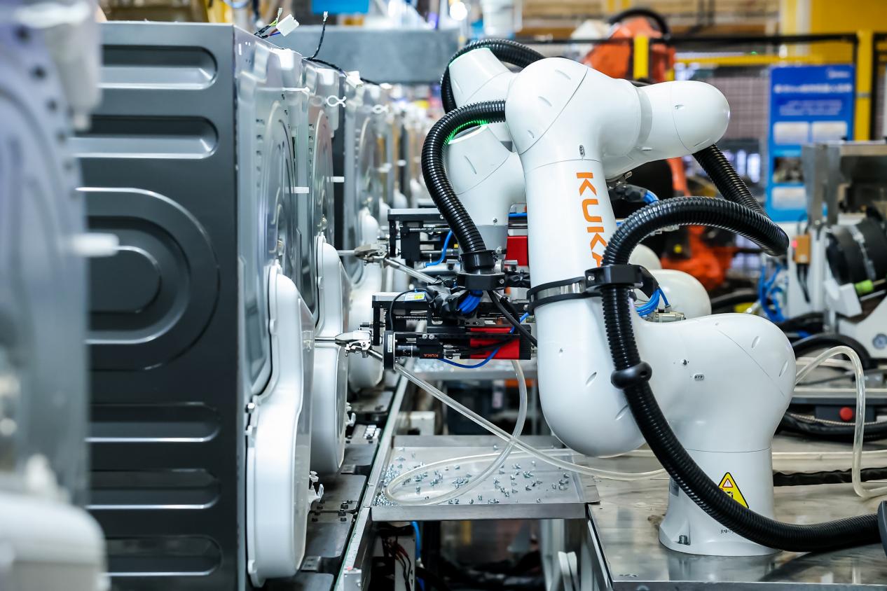 首个智能体工厂获世界纪录认证，美的引领智能制造范式跃迁 智能公会