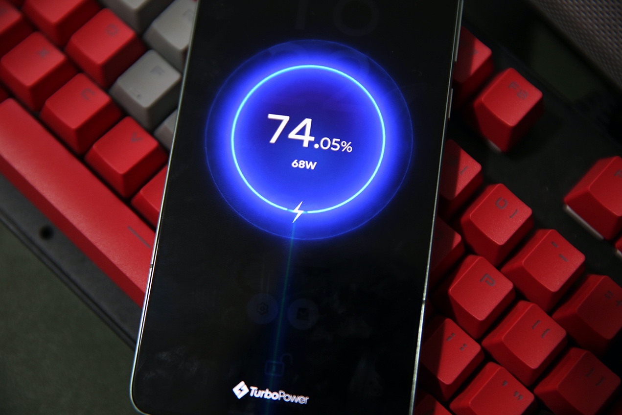 轻薄全能旗舰 体验无短板 联想moto X70 Air AI手机深度评测 智能公会