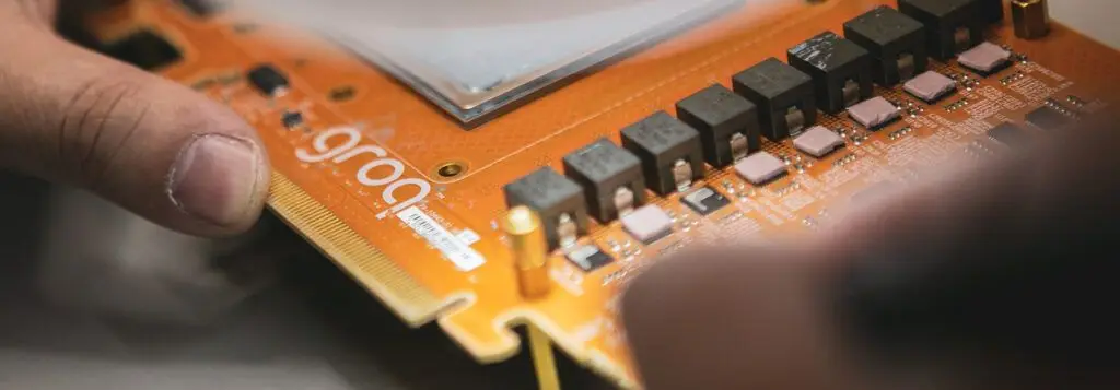 算力狂魔黄仁勋 为何砸200亿美元，买下一个和自己“对着干”的对手？ 智能公会