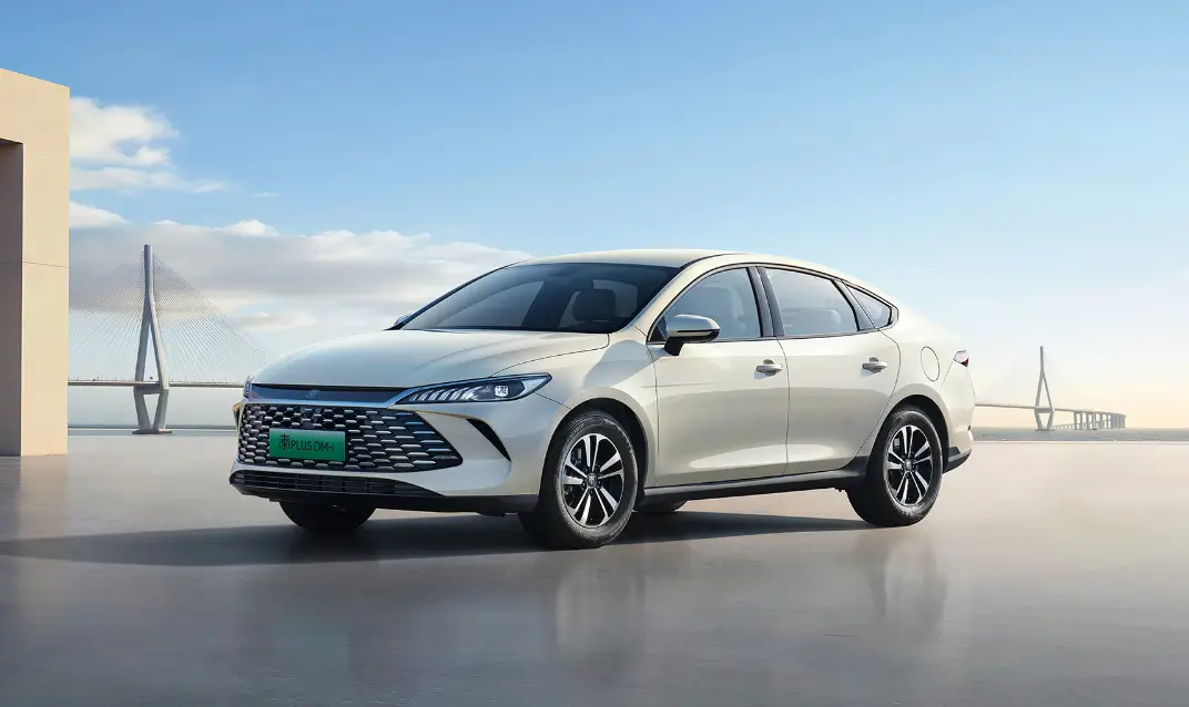 纯电续航飙到210km！2026款秦PLUS DM-i、秦L DM-i长续航版上市 智能公会