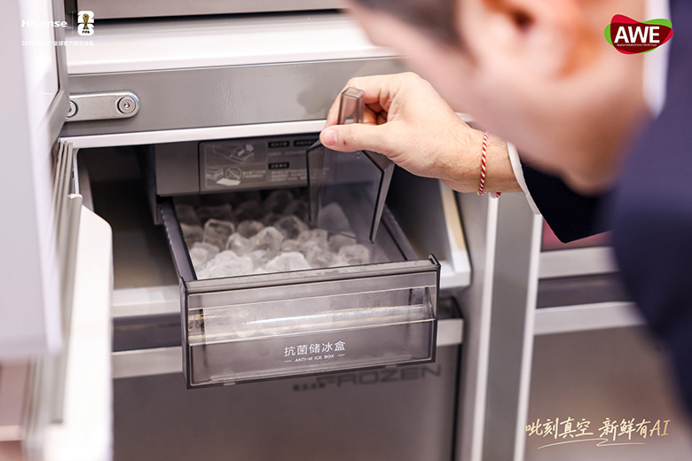 世界杯定制冰箱登场 海信璀璨650U8闪耀AWE2026展会 智能公会